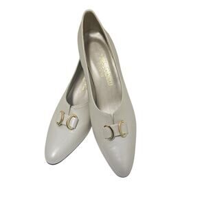 VTG California Magdesians 2" Heel Pumps Beige w/ Gold Trim sz 9 N mint -USA made